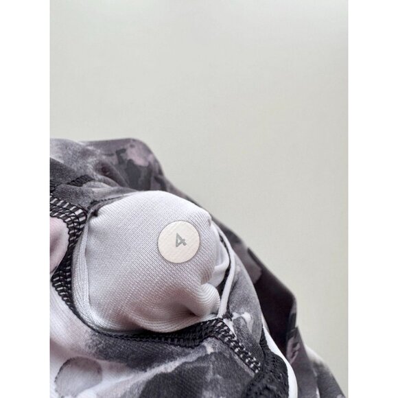 Lot of 2 LULULEMON Size 4 Wunder Under Leggings - Lace & Floral Print - Picture 15 of 16